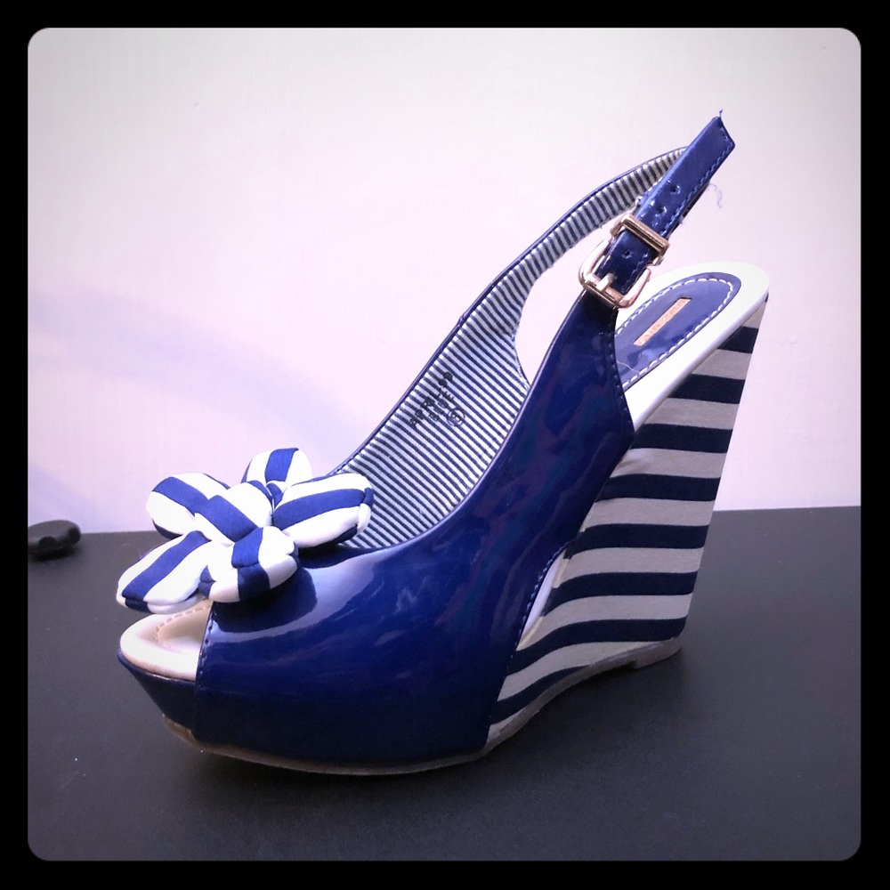 BEAUTY HEEL Wedge w/ Flower